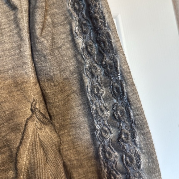 Free people Henley Tshirt with embellished sleeves Size M - Picture 5 of 8